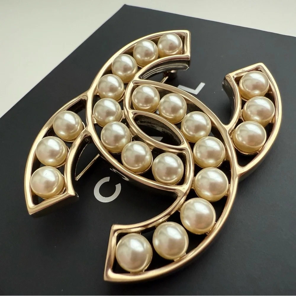 Chanel Pearl CC Gold Brooch - Picture 2 of 7